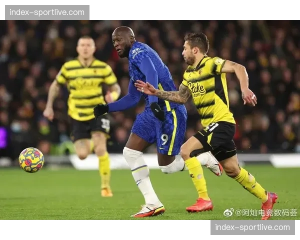 西汉姆联主场因暴雨导致通信故障,部分区域移动支付及网络信号中断 西汉姆联主场因暴雨导致通信故障,部分区域移动支付及网络信号中断