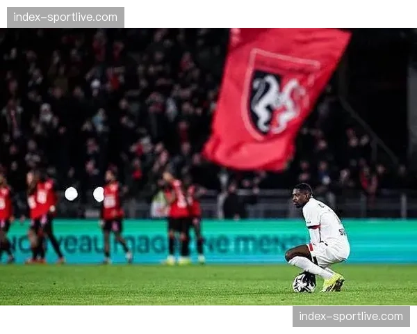 赛前分析:巴黎对阵摩纳哥,登贝莱与万德松的边路对位成关键。 赛前分析:巴黎对阵摩纳哥,登贝莱与万德松的边路对位成关键。